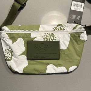 Aloha Collection NWT  Pua Mini Hip Pack in Moss